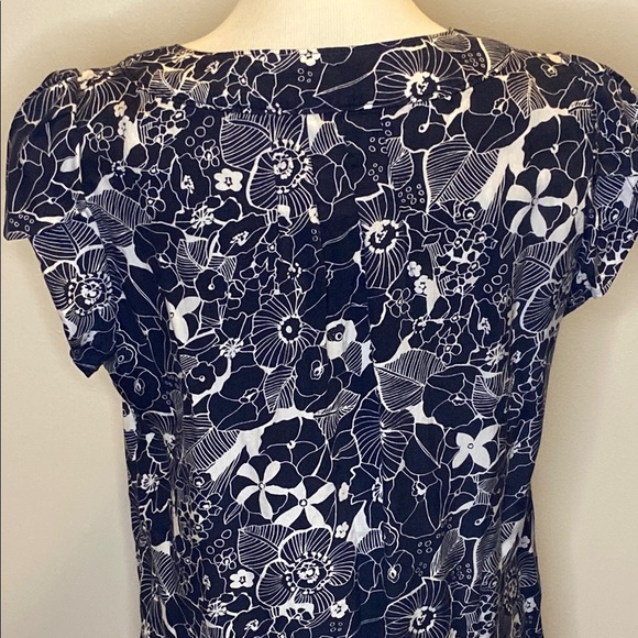 Banana Republic Black and White Graphic Cap Sleeve Blouse - Picture 6 of 7